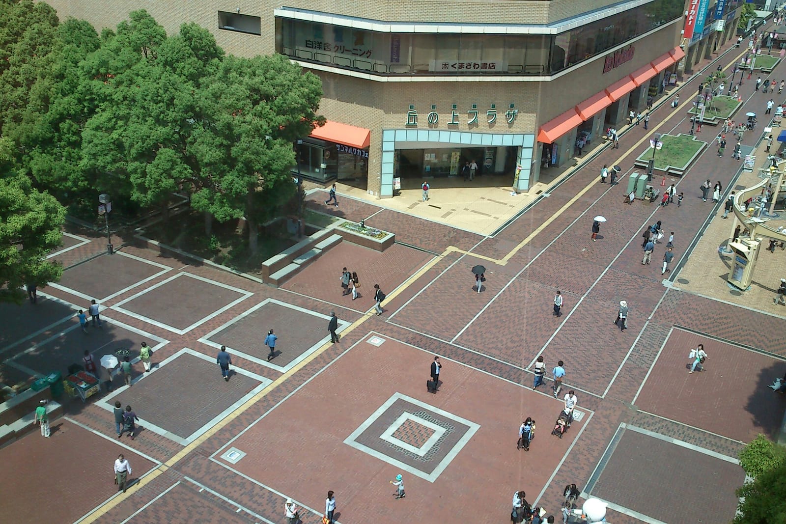 Okanoue Plaza and the pedestrian street from Tama Center Station, seen from above