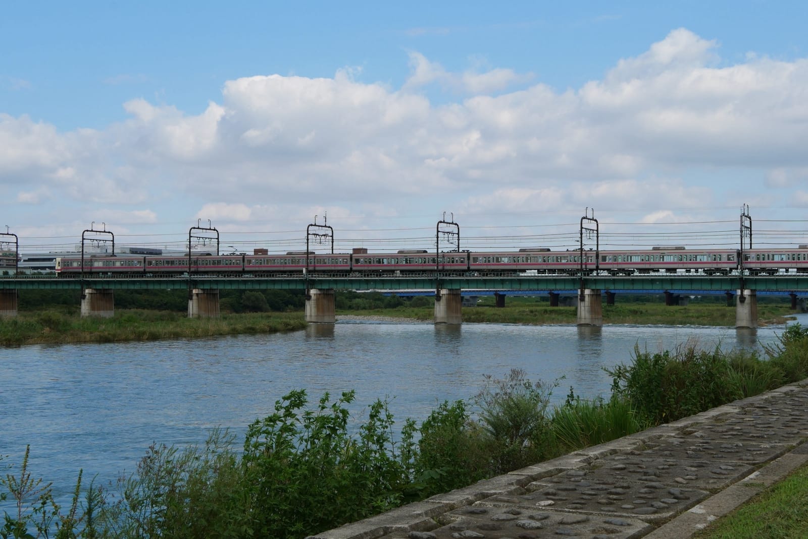 A Keio Line train crossing the Tama River bridge near Seiseki-sakuragaoka
